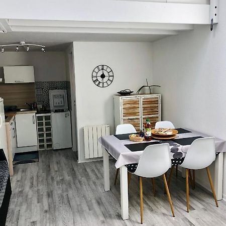 Appartement Duplex Lumineux Idealement Situe Ares Buitenkant foto