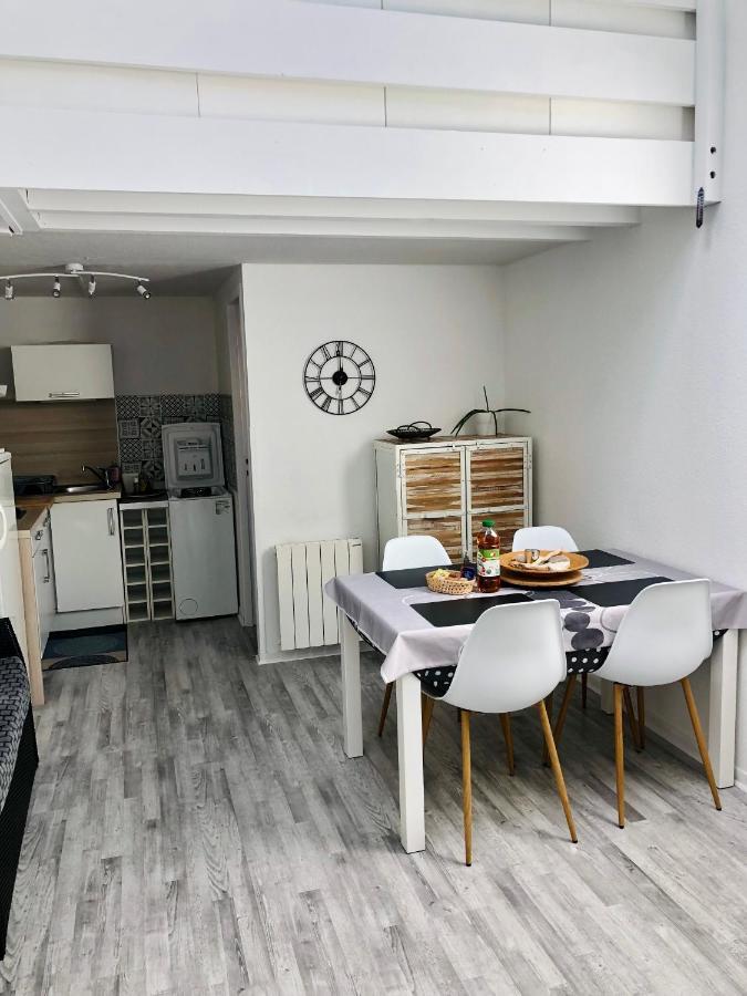 Appartement Duplex Lumineux Idealement Situe Ares Buitenkant foto