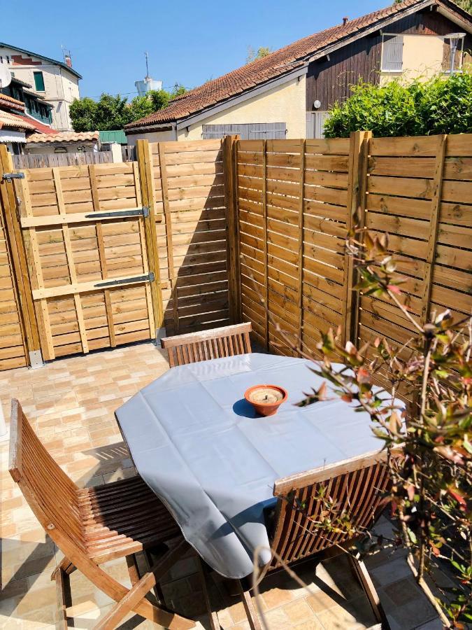 Appartement Duplex Lumineux Idealement Situe Ares Buitenkant foto