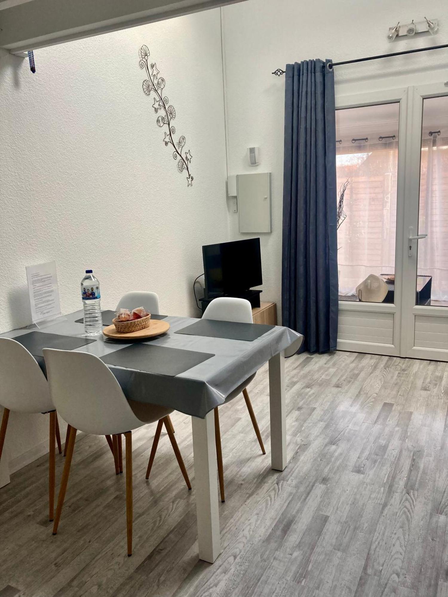 Appartement Duplex Lumineux Idealement Situe Ares Buitenkant foto