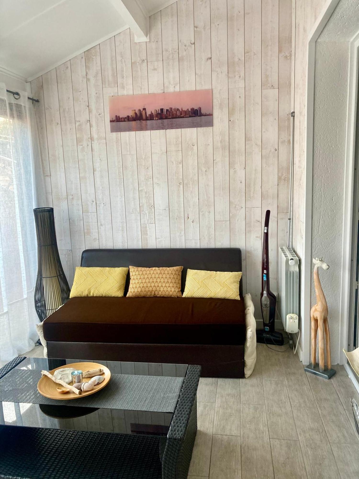 Appartement Duplex Lumineux Idealement Situe Ares Buitenkant foto